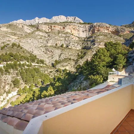 Сasa de vacaciones Lovely In With Outdoor Swimming Pool